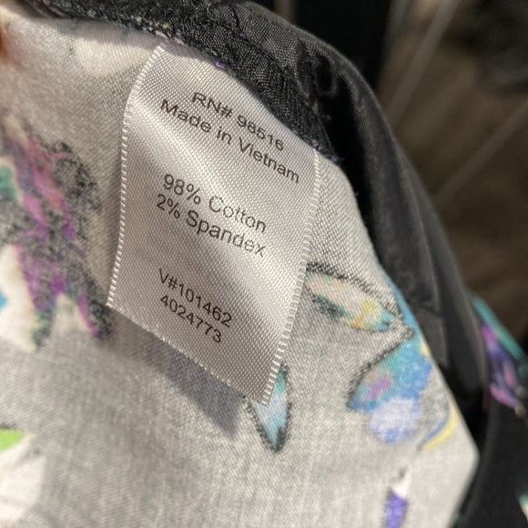 Coldwater Creek shorts sz 6 Bermuda pockets floral‎ - Picture 7 of 7